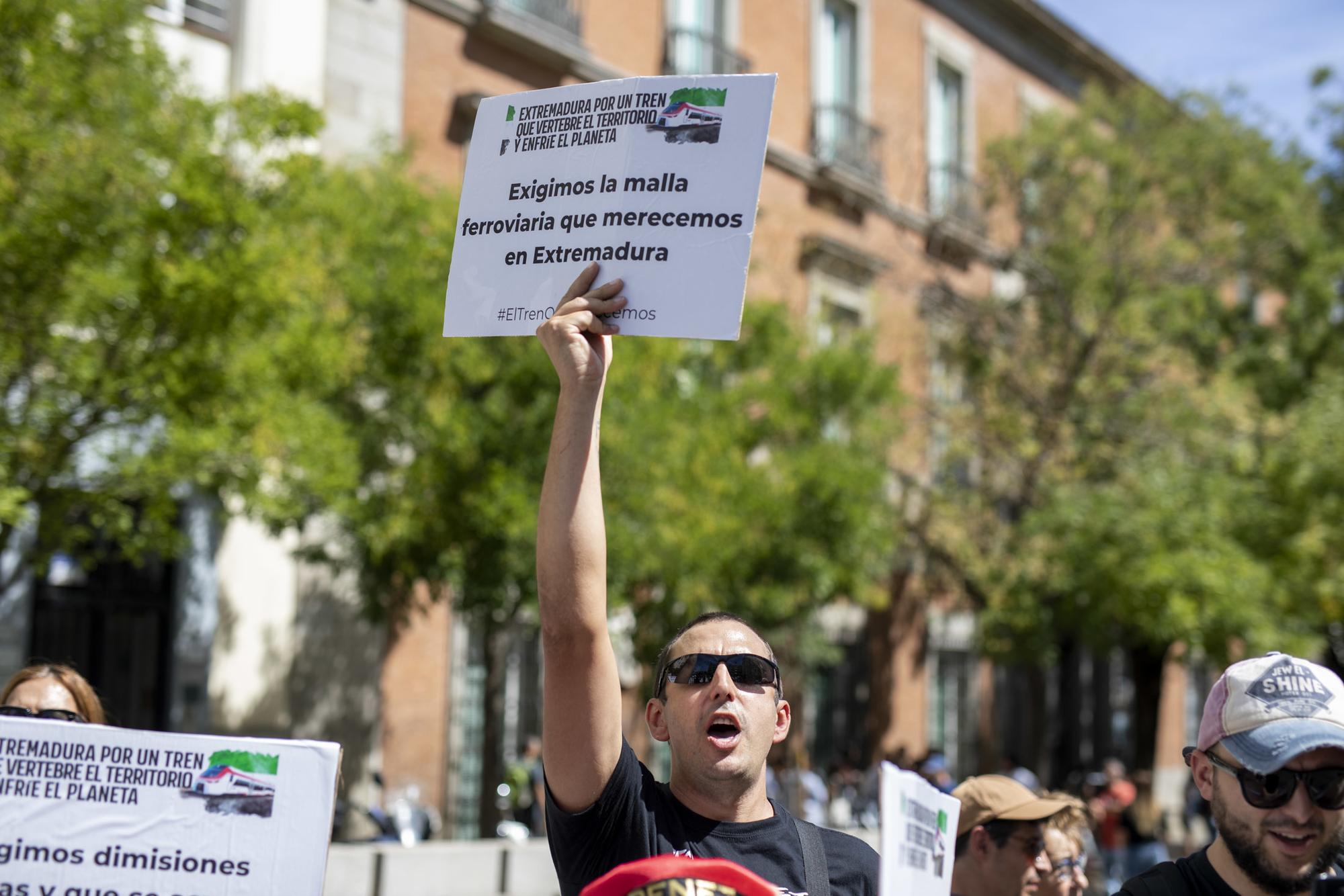 Concentracion congreso por tren a Extremadura - 2
